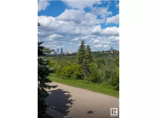 Edmonton, AB T5R0B4,8404 134 ST NW