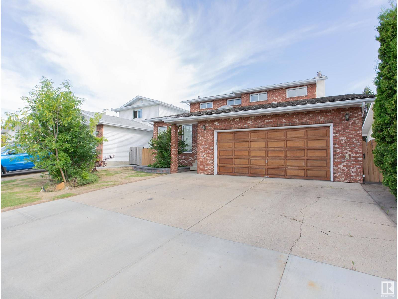 Edmonton, AB T5X5R2,9915 154 AV NW