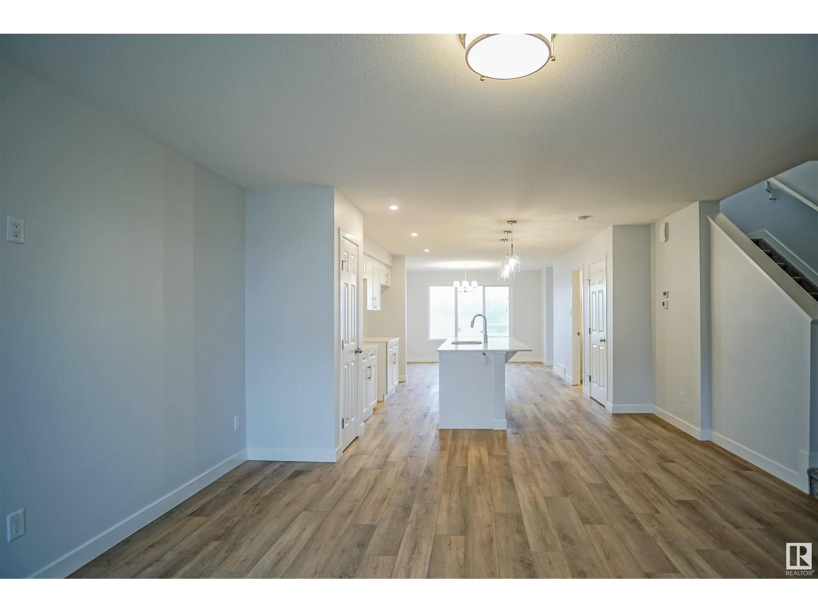 Spruce Grove, AB T7X2Z7,1072 MCLEOD AV