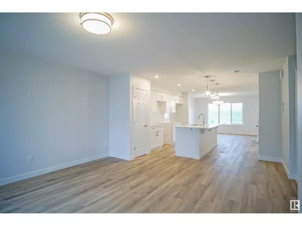 Spruce Grove, AB T7X2Z7,1072 MCLEOD AV