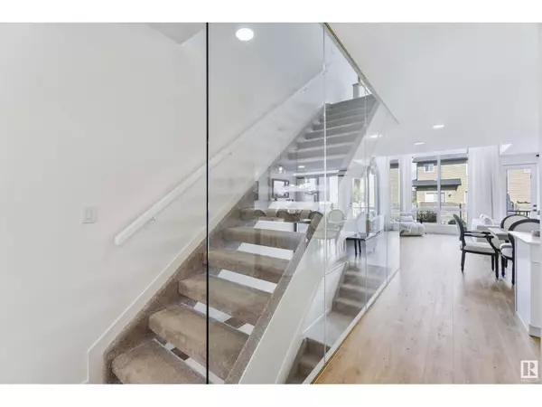 Edmonton, AB T6W5B5,3233 KULAY WY SW