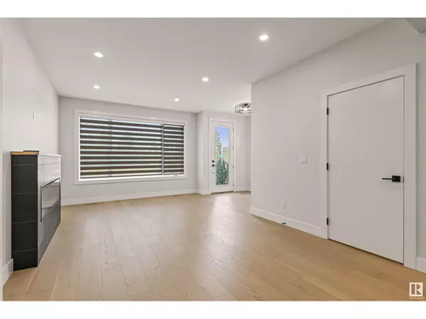 Edmonton, AB T6G2A7,#2 8343 SASKATCHEWAN DR NW