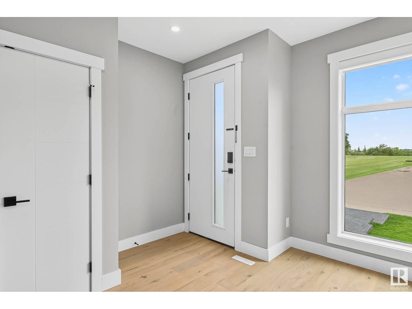 Edmonton, AB T6C4C8,8805 Strathearn DR NW