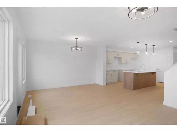 Edmonton, AB T5Y4G1,614 176 AV NE