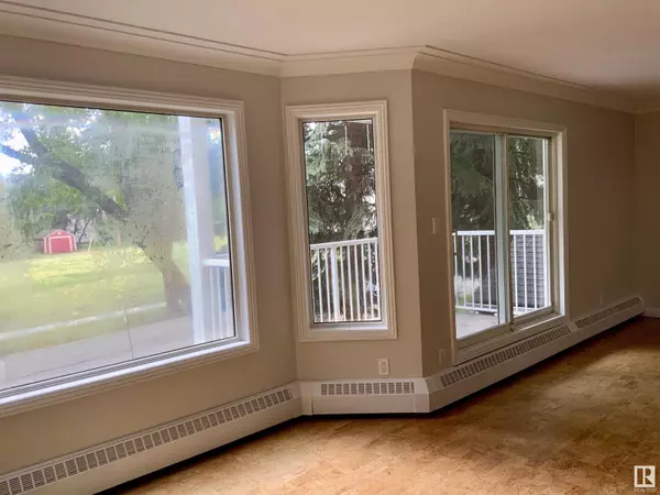 Edmonton, AB T6E6L6,#34 9914 80 AV NW