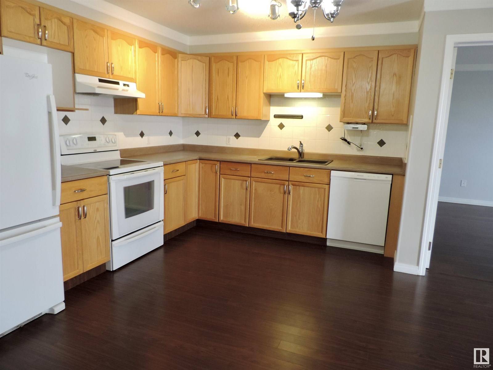 Stony Plain, AB T7Z2S6,#302 4700 43 AV