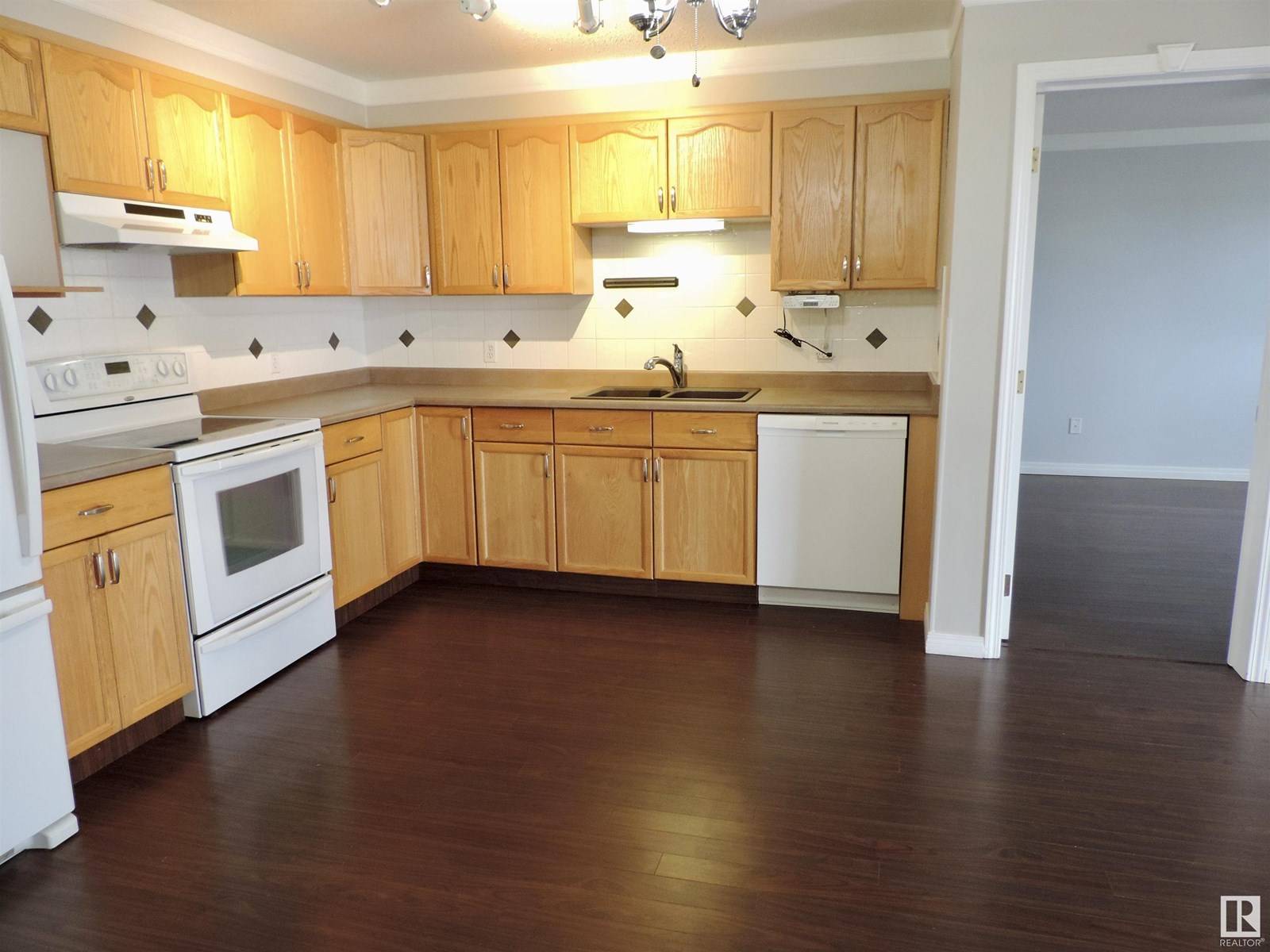 Stony Plain, AB T7Z2S6,#302 4700 43 AV