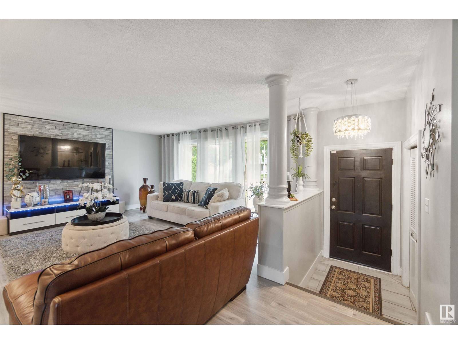Edmonton, AB T5X1M1,11439 145 AV NW