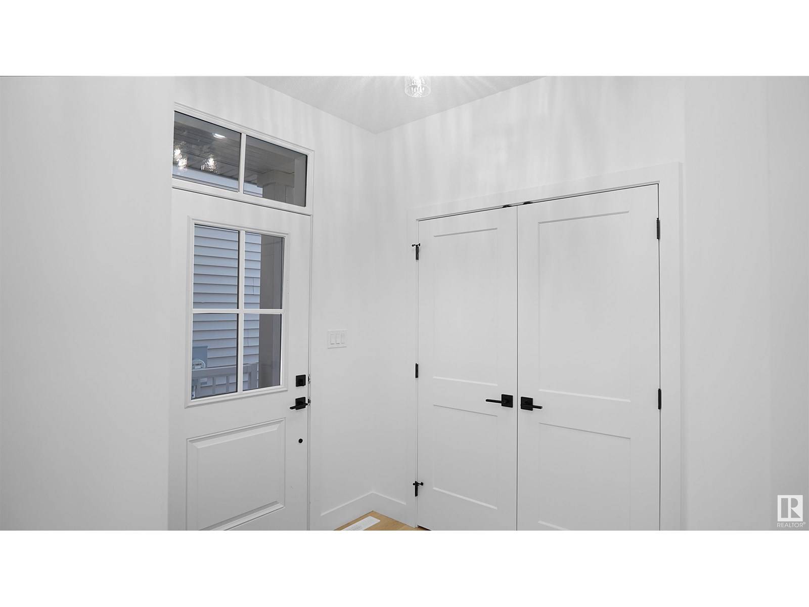 Edmonton, AB T6T2V6,711 31 AV NW