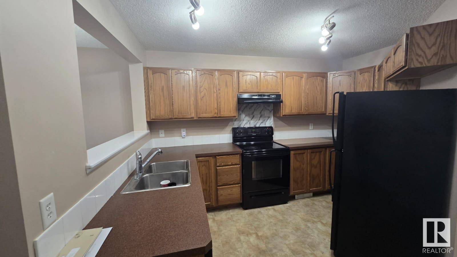 Edmonton, AB T6X0N1,1632 65 ST SW