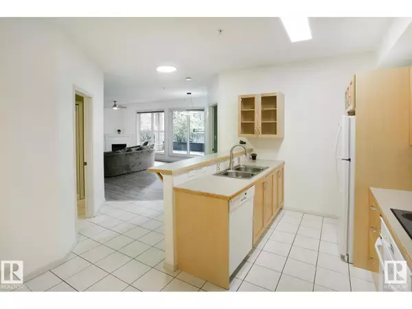Edmonton, AB T5J5G3,#103 11025 83 AV NW