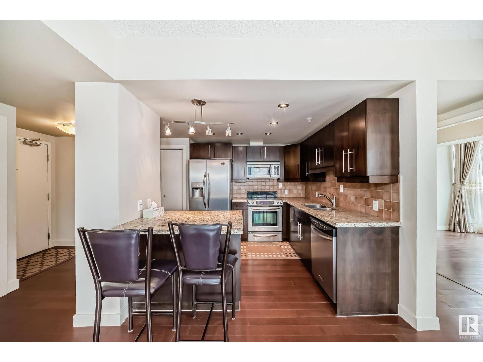 Edmonton, AB T5K1X2,#203 10046 117 ST NW