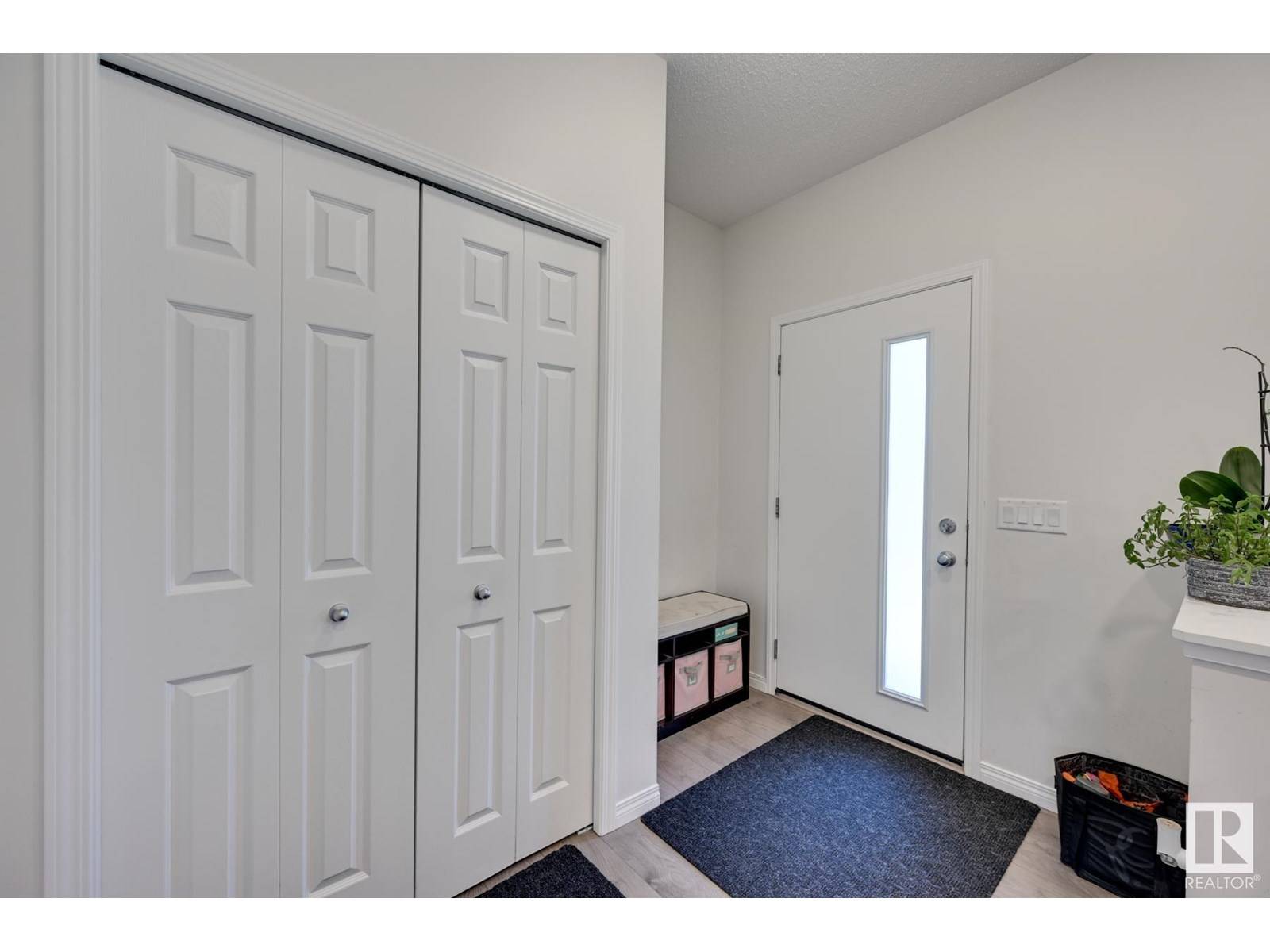 Edmonton, AB T6W3N1,2359 Casey Cr SW