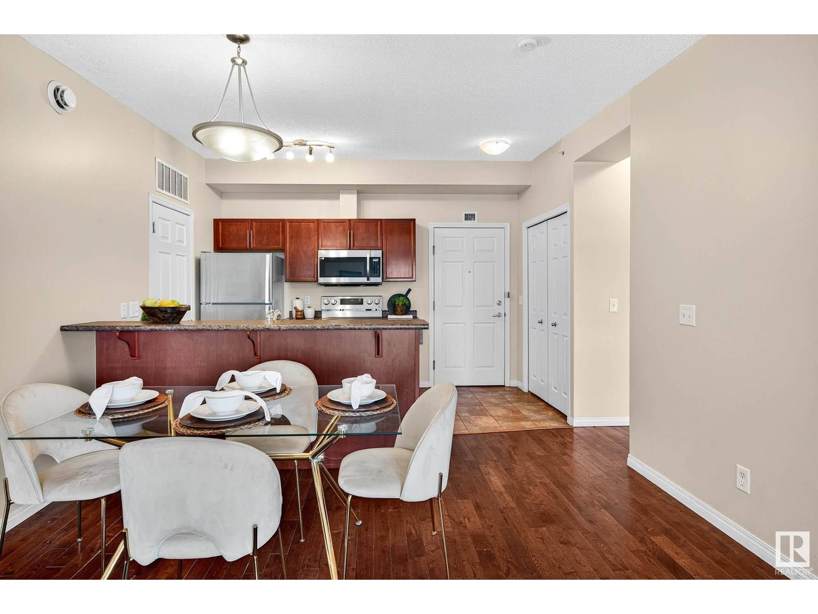 Edmonton, AB T5T3X8,#401 6925 199 ST NW