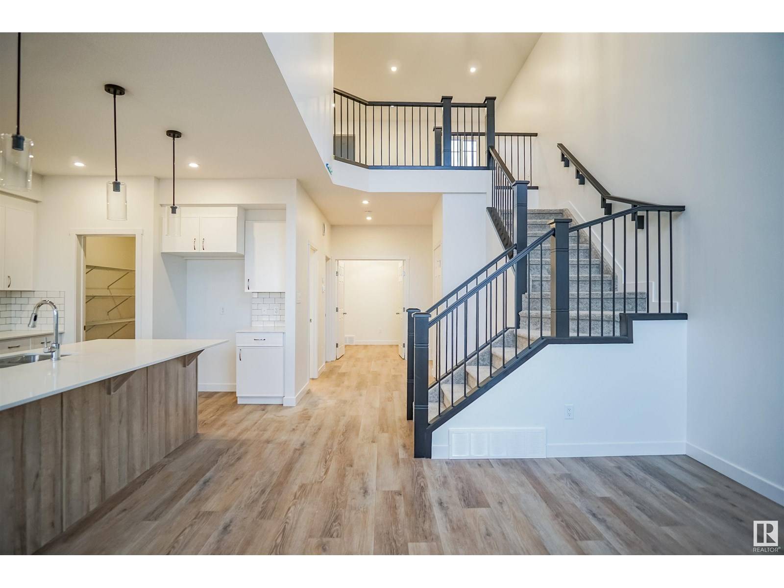Edmonton, AB T6W1A8,4645 Kinsella LD SW