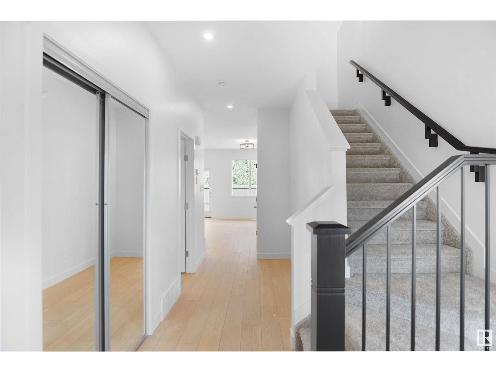 Edmonton, AB T6W5G9,4643 Kinsella LD SW