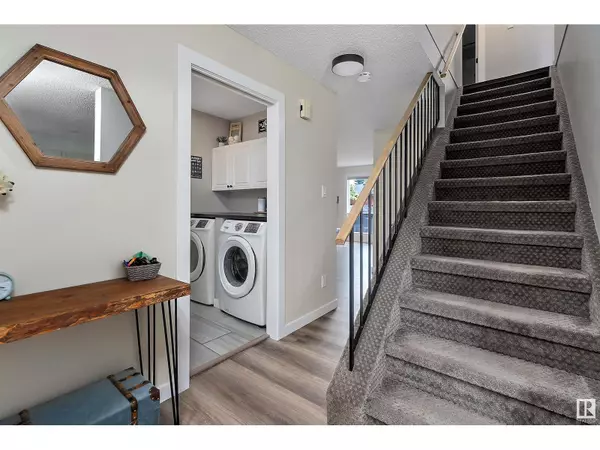 Edmonton, AB T6J6J5,10637 11 AV NW