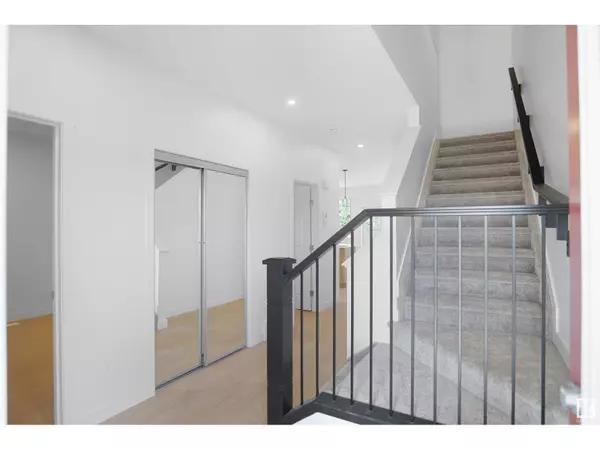 Edmonton, AB T6W5G9,4635 Kinsella LD SW