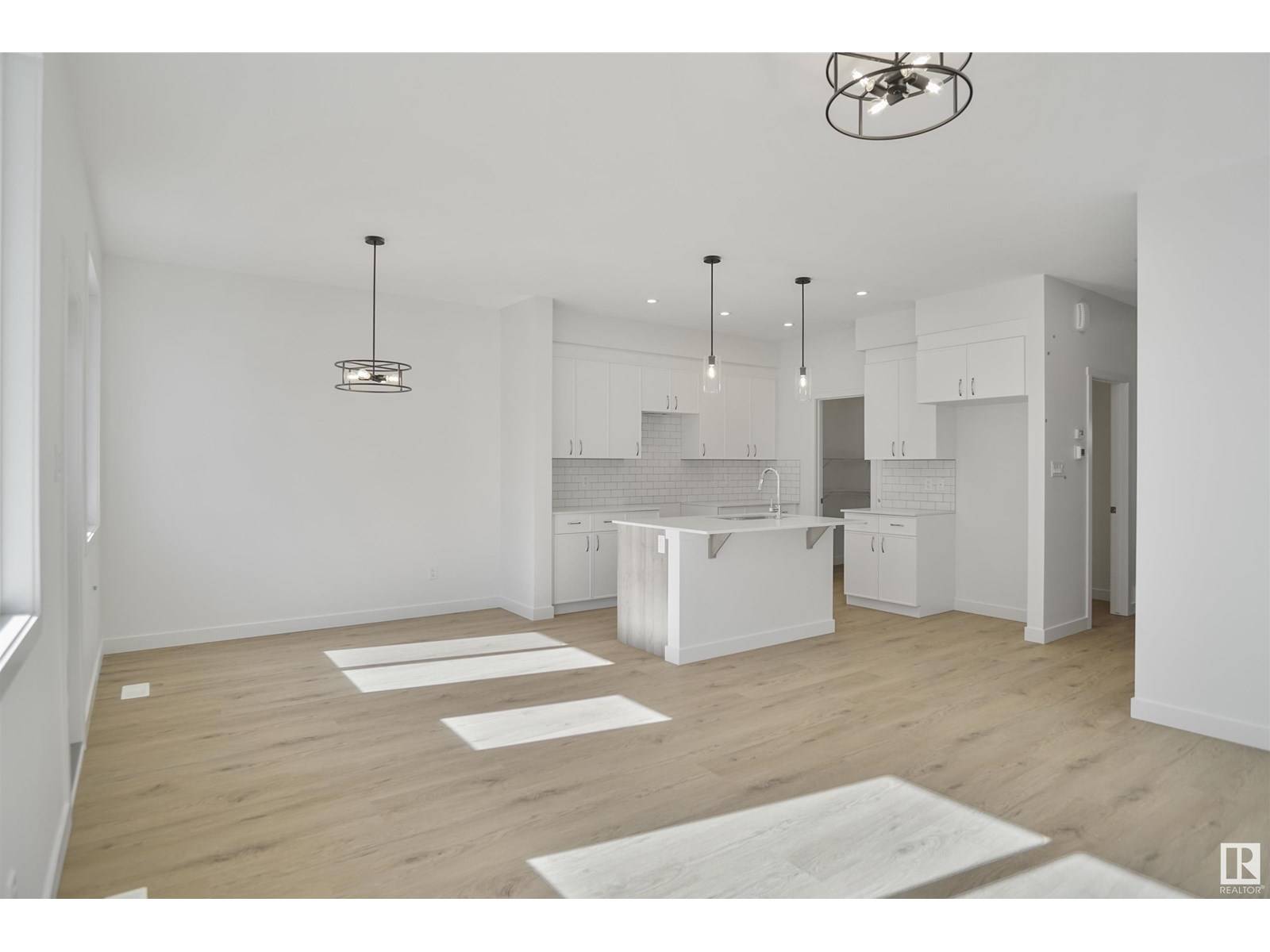 Edmonton, AB T5Z0L5,8464 183 AV NW