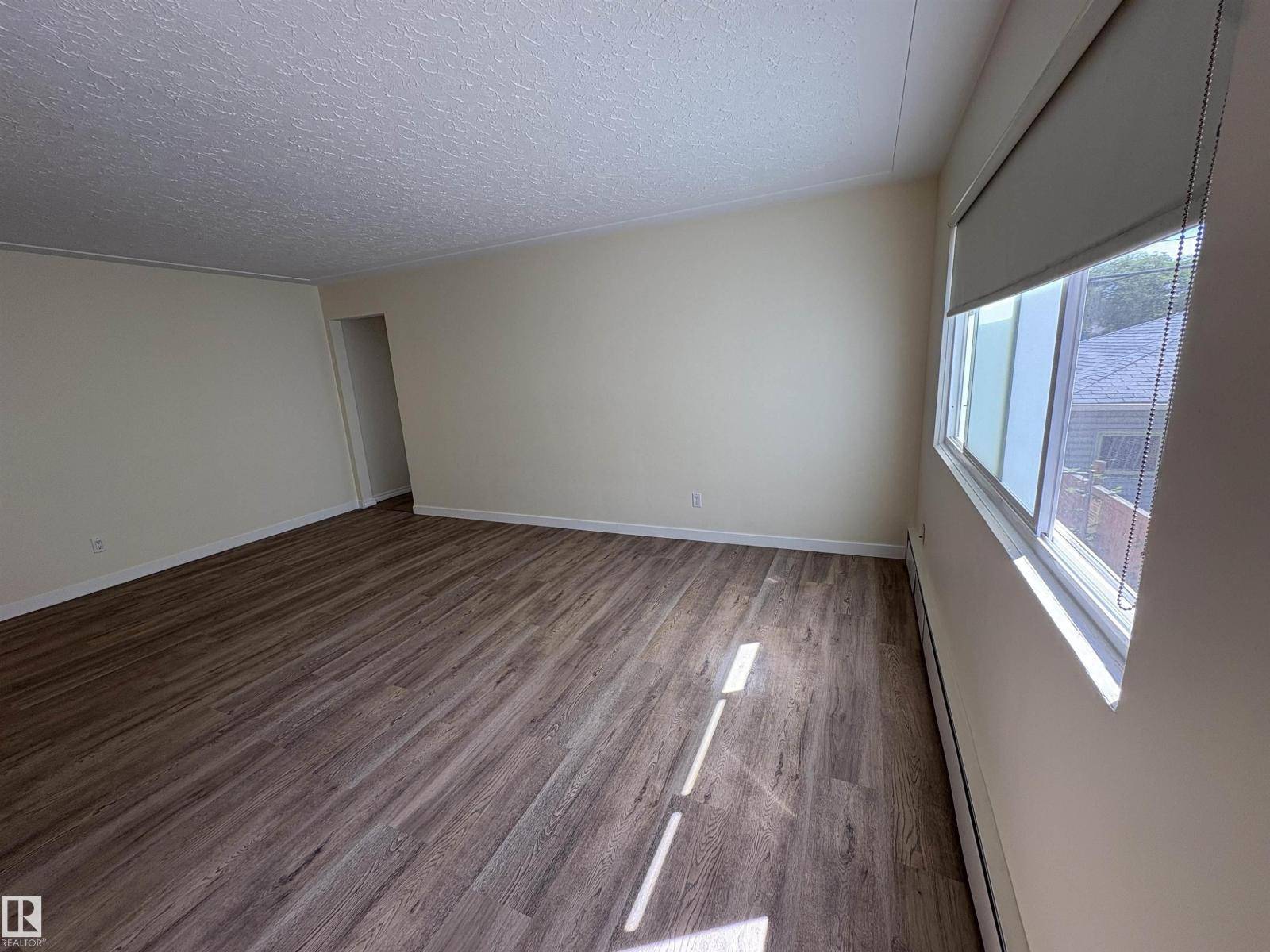 Edmonton, AB T5H0W5,#6 10625 107 AV NW