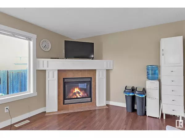 Edmonton, AB T6T0E8,3705 11 ST NW NW