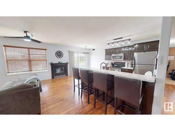 Drayton Valley, AB T7A0A3,#304 4102 50 AV