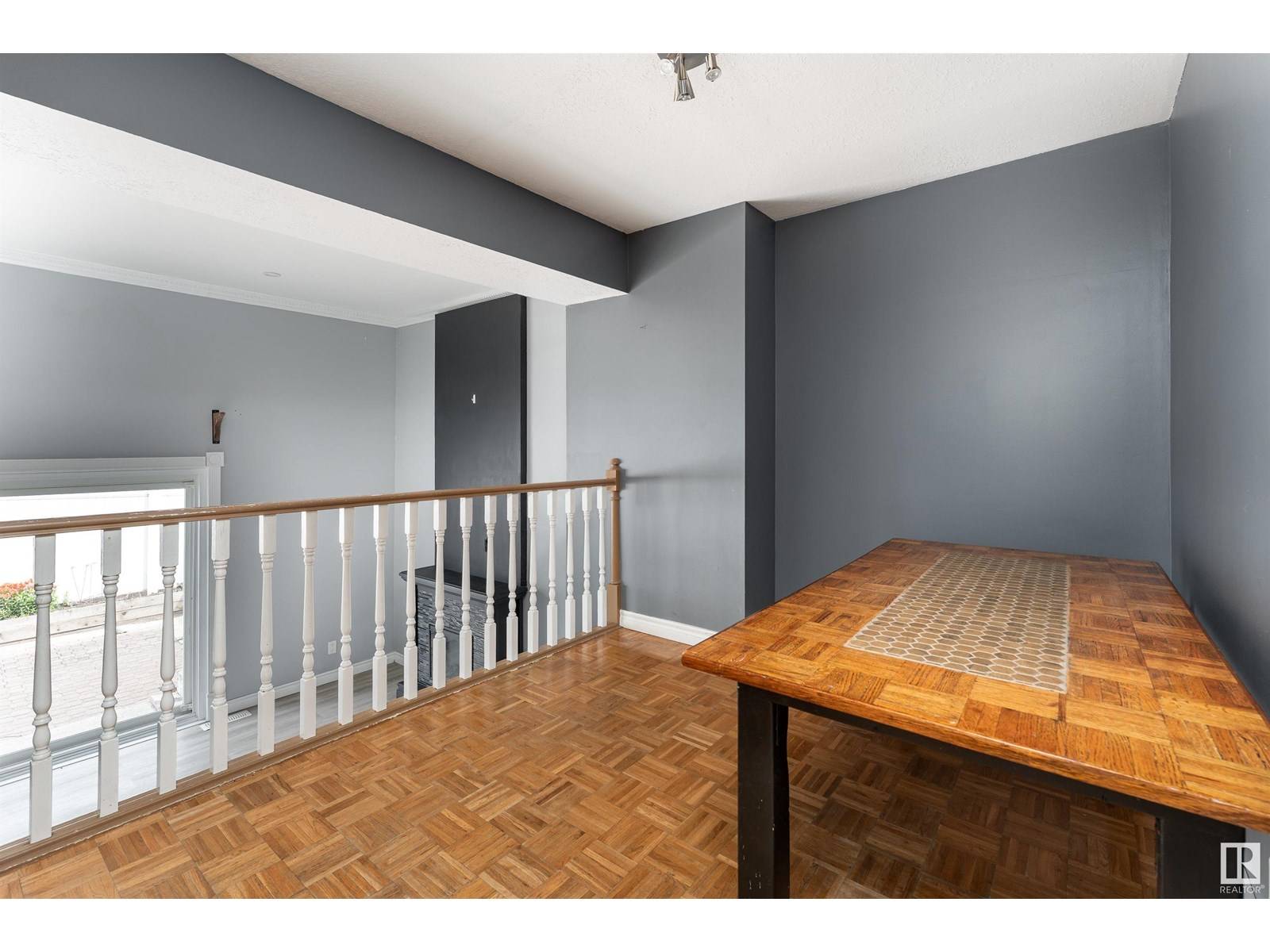 Edmonton, AB T5A2L6,5216 146 AV NW