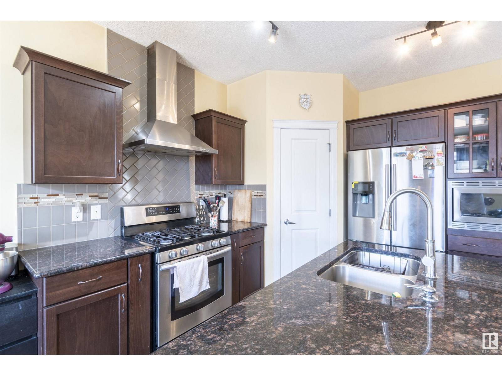 Edmonton, AB T6X1T6,1840 56 ST SW