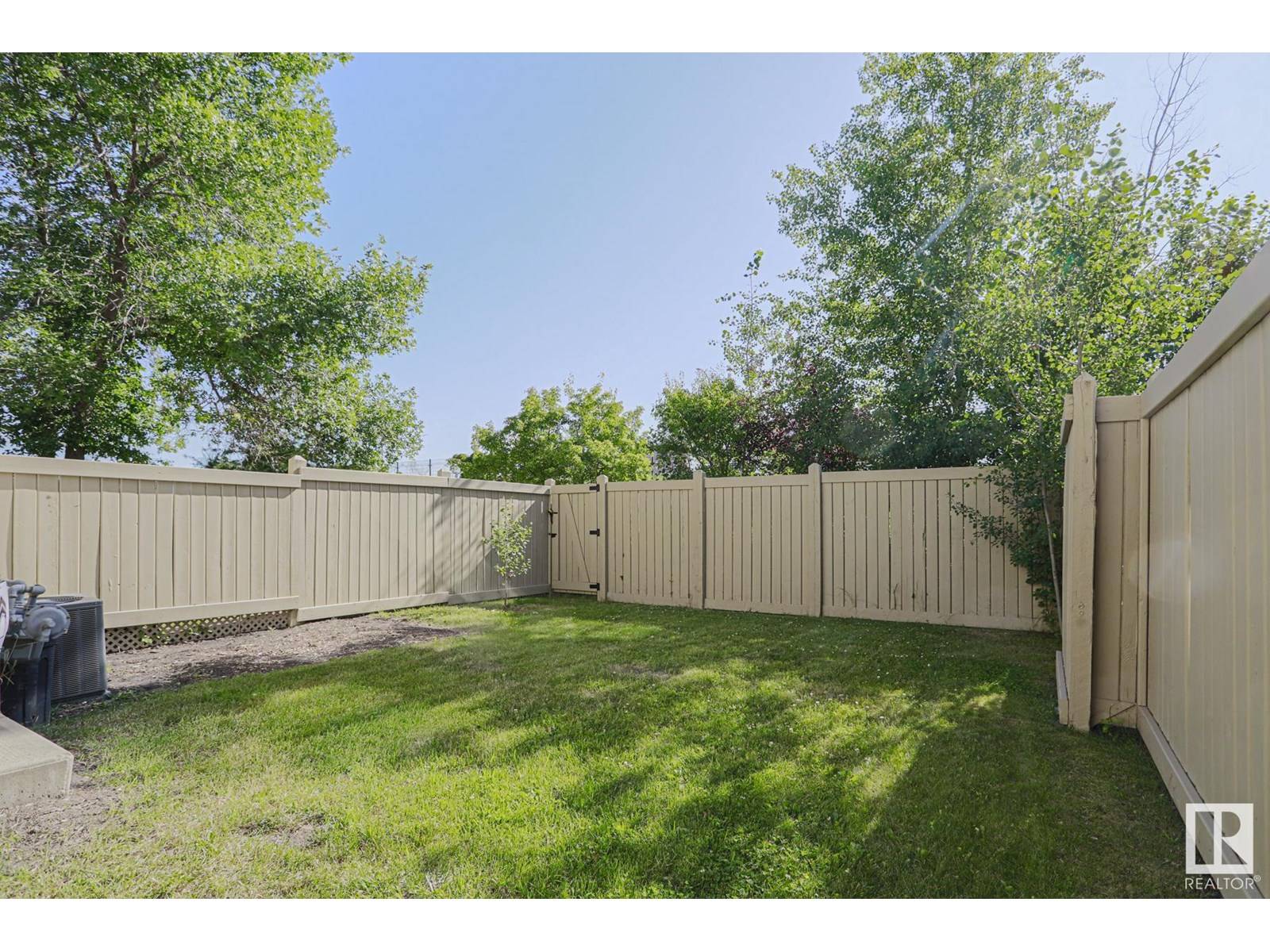Edmonton, AB T6J5N3,#17 11115 27 AV NW