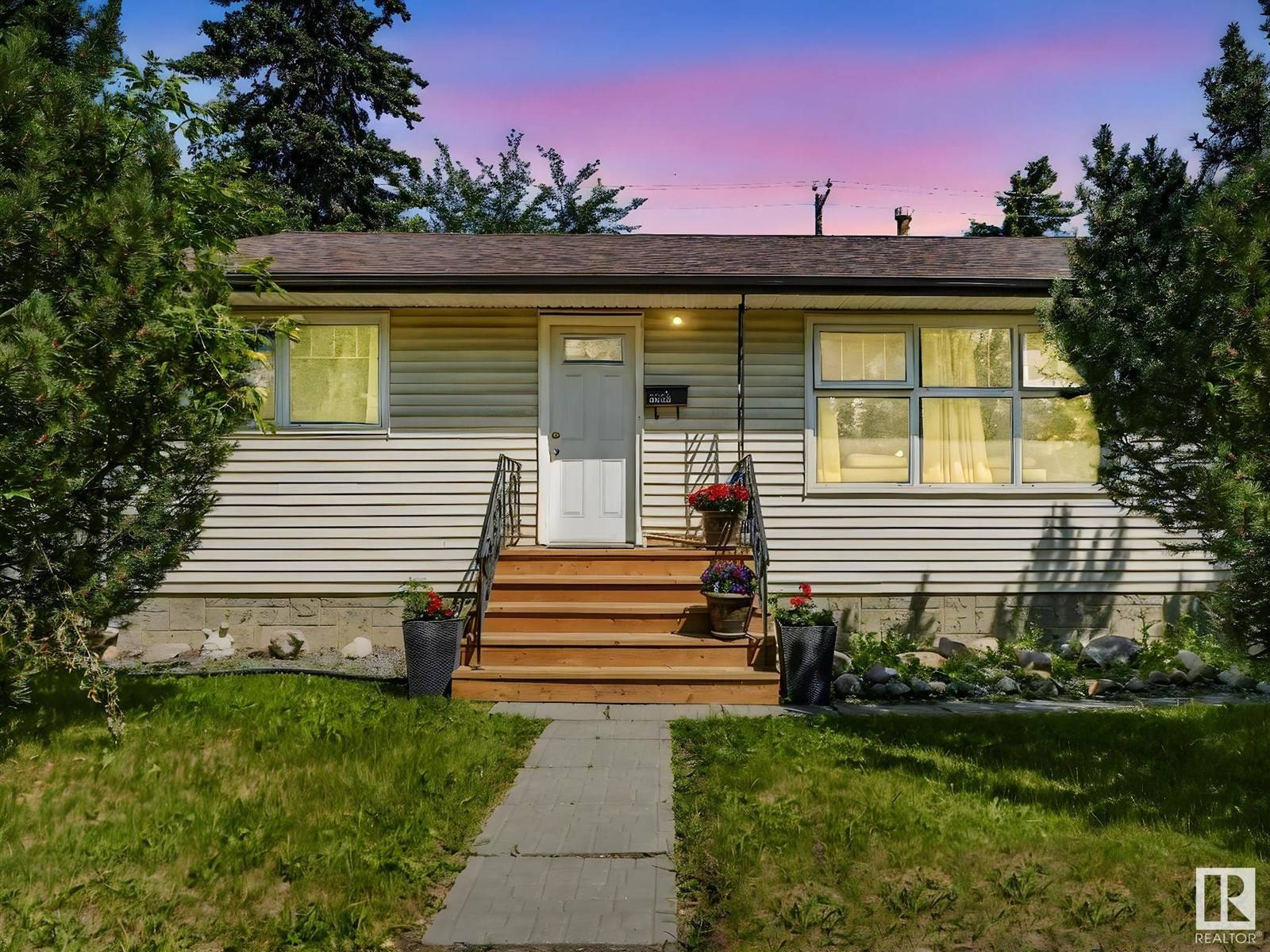 Edmonton, AB T5W1C3,5220 118 AV NW