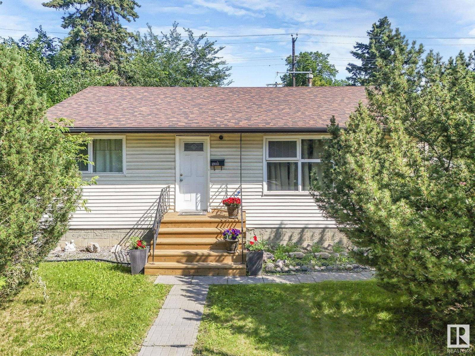 5220 118 AV NW, Edmonton, AB T5W1C3