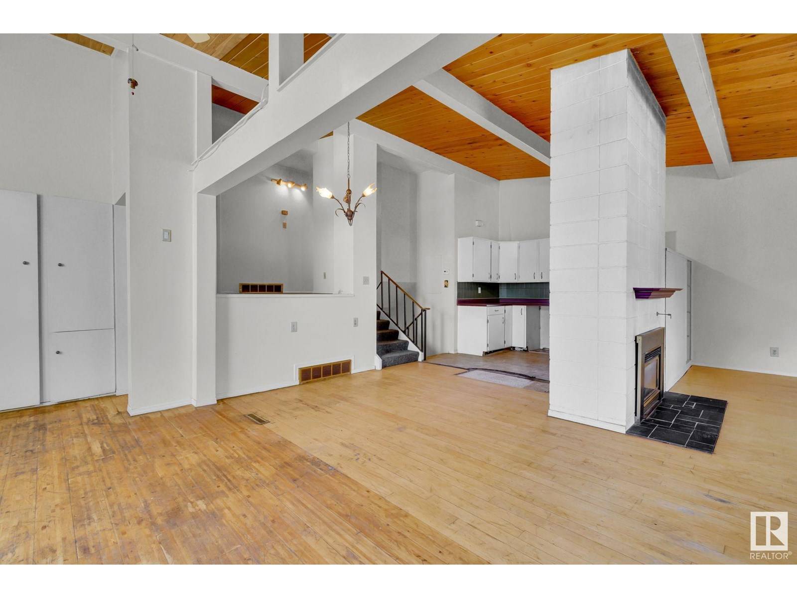 Edmonton, AB T6B0R7,7219 91 Ave NW