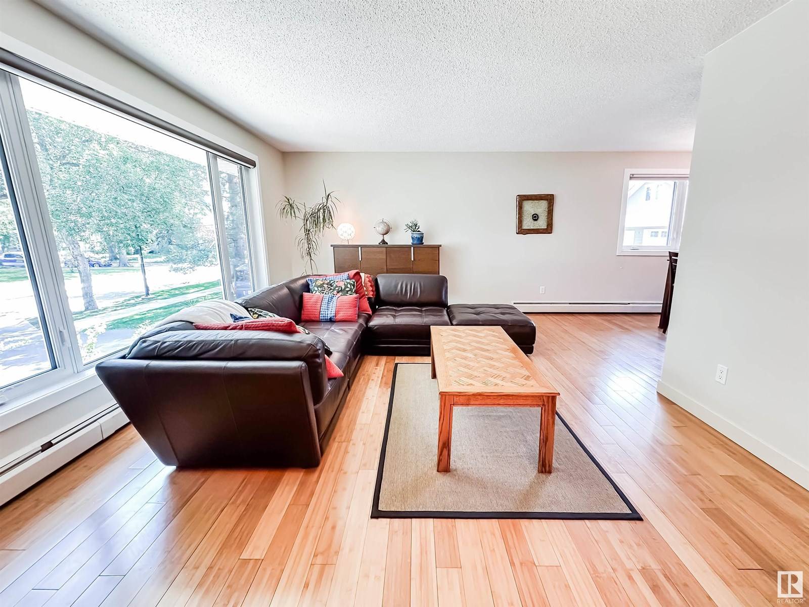 Edmonton, AB T5B1R4,11116 69 ST NW