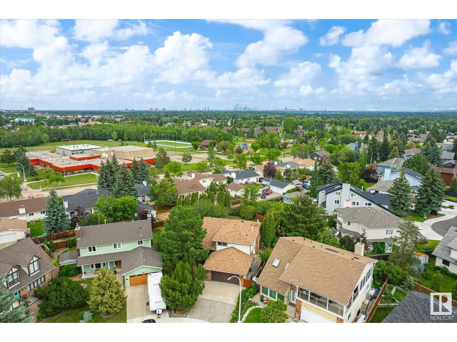 Edmonton, AB T6M1G6,17524 55 AV NW
