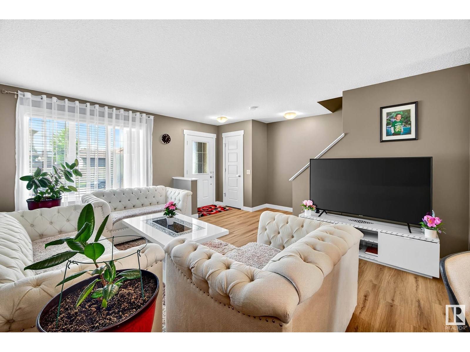 Edmonton, AB T6M0S1,7327 EDGEMONT WY NW