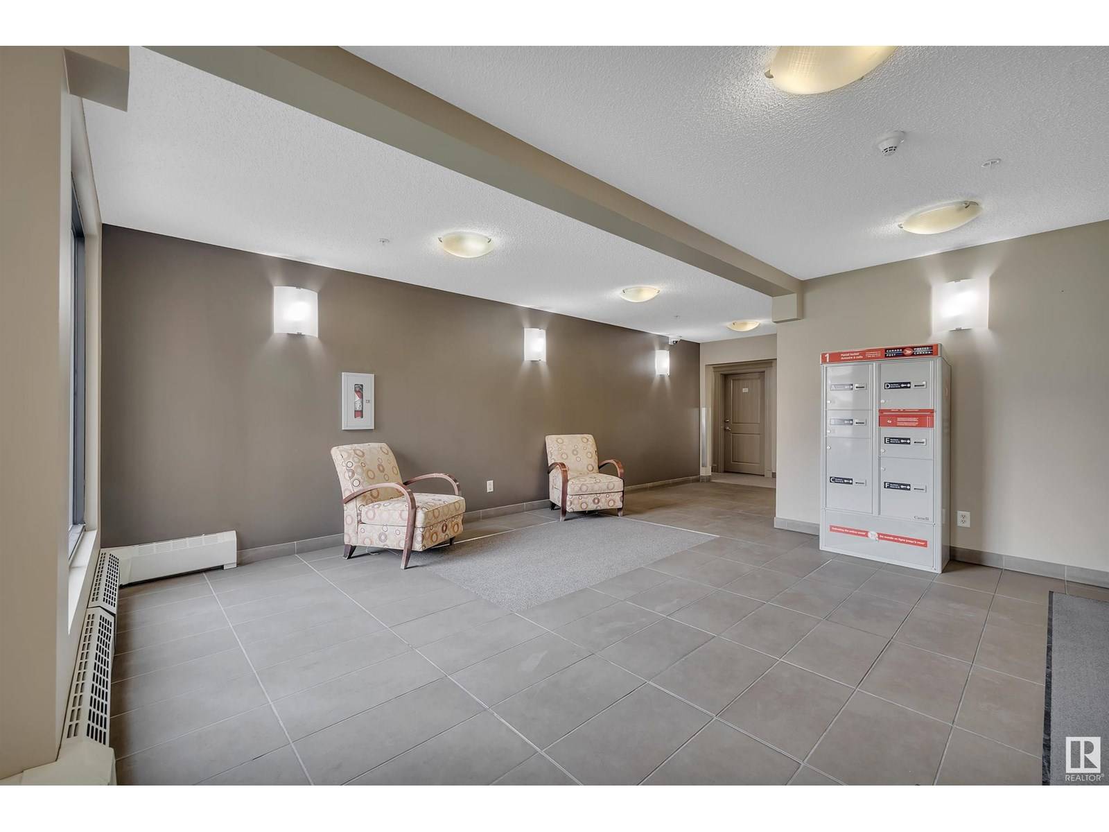 Edmonton, AB T6V1Y5,#110 13907 136 ST NW NW