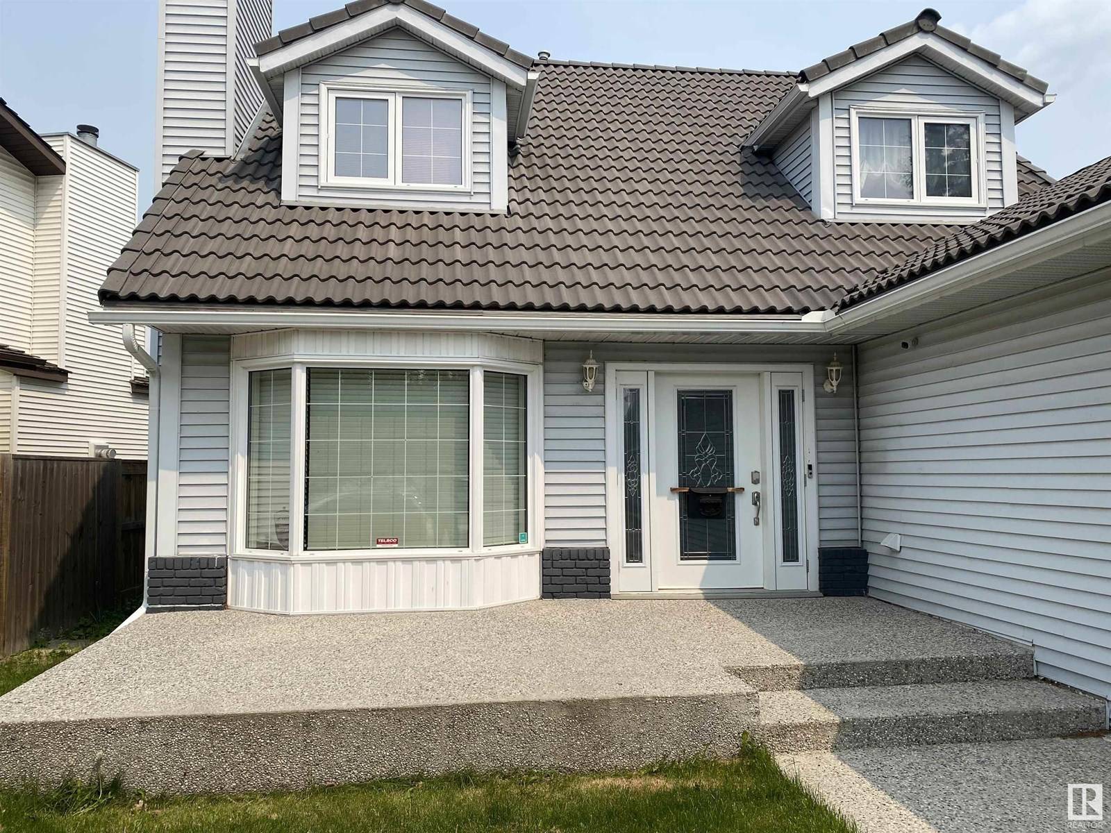 Edmonton, AB T5X5K6,27 CASTLE KEEP KE NW
