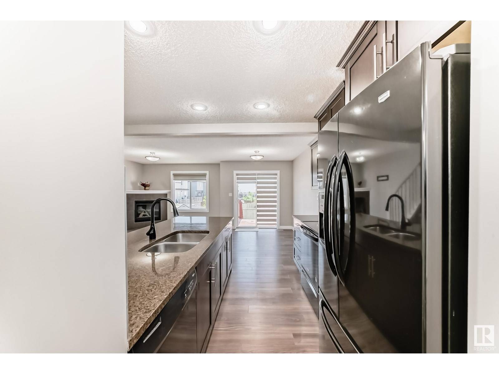 Edmonton, AB T6X1S2,5406 14 AV SW
