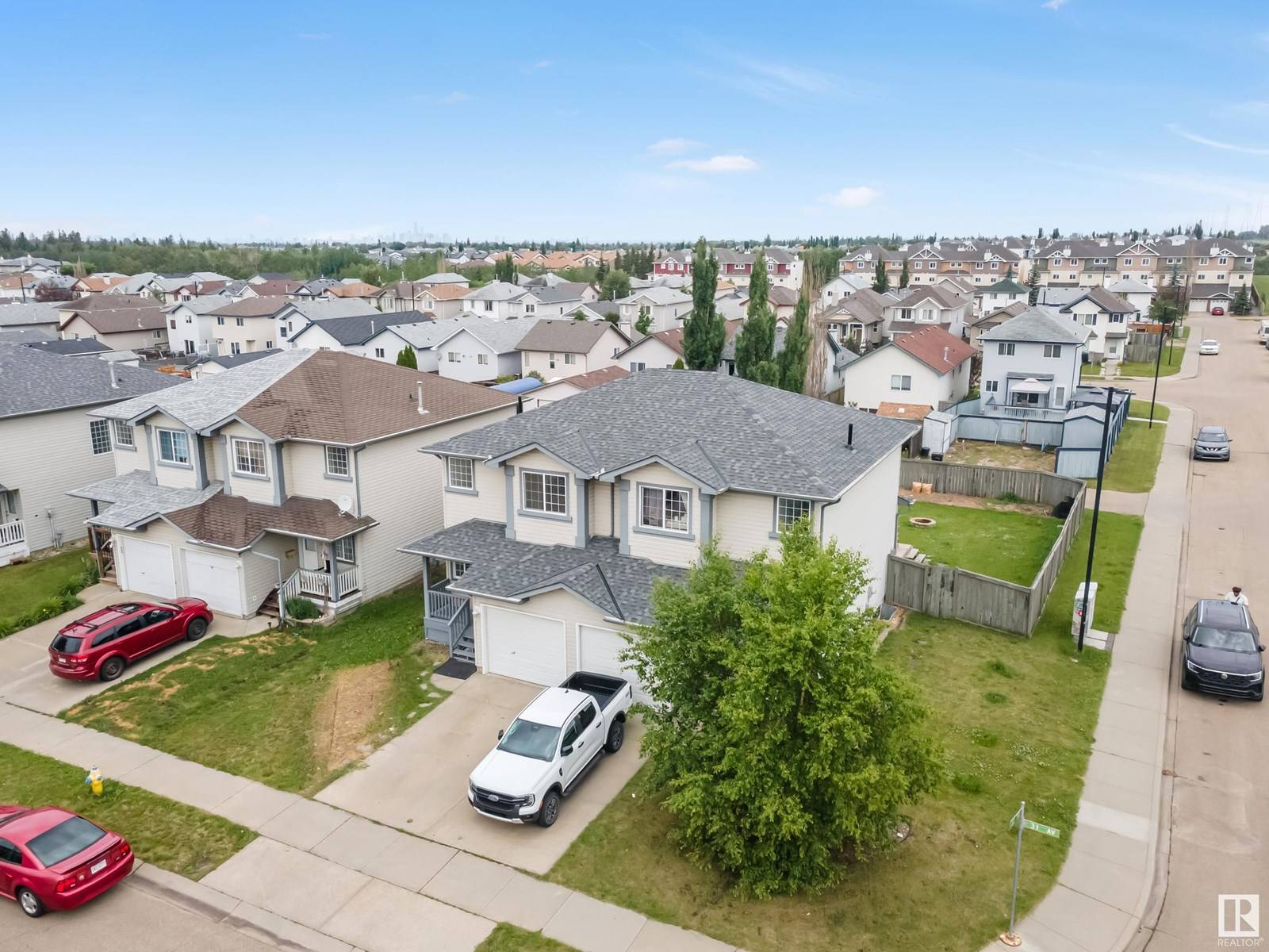 Edmonton, AB T6T1W9,3008 31 AV NW