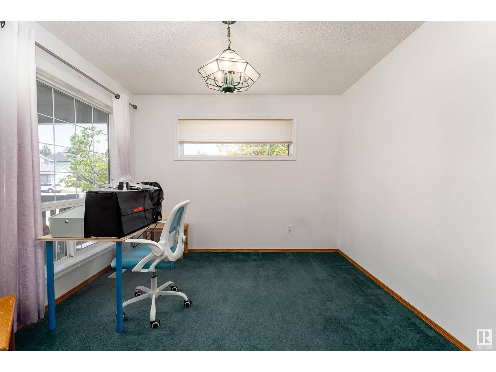 Edmonton, AB T6J7A7,11805 10A AV NW