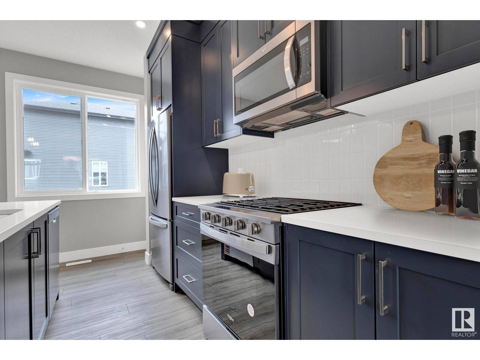 Edmonton, AB T6X3B7,#16 6905 25 AV SW