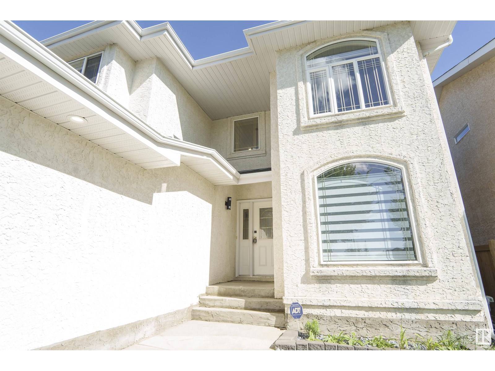 370 HEATH RD NW, Edmonton, AB T6R2T8