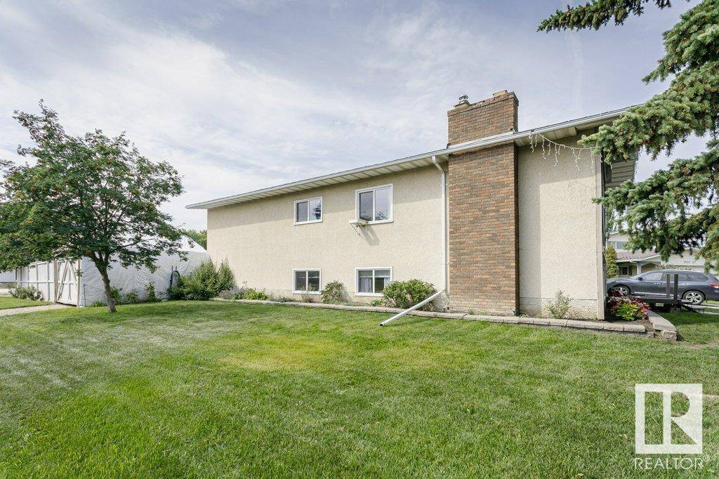 Edmonton, AB T6K2N8,3912 67 ST NW