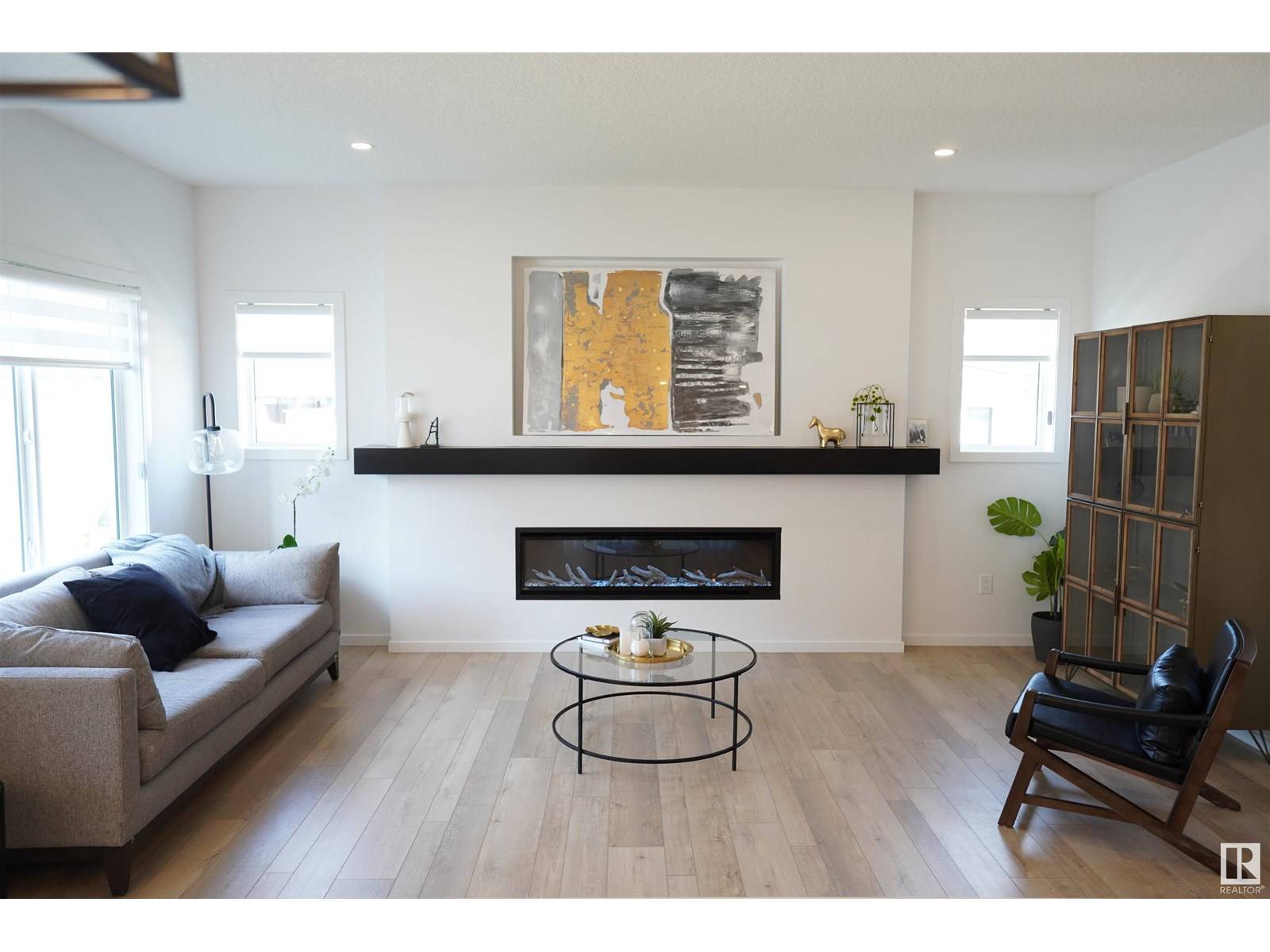 Edmonton, AB T5Z0R8,5557 SCHONSEE DR NW