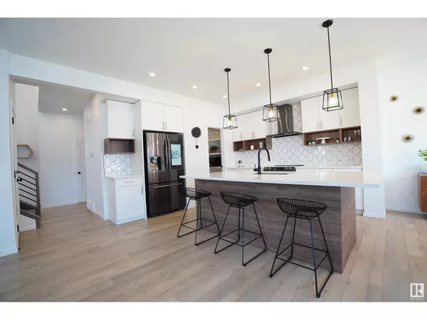 Edmonton, AB T5Z0R8,5557 SCHONSEE DR NW