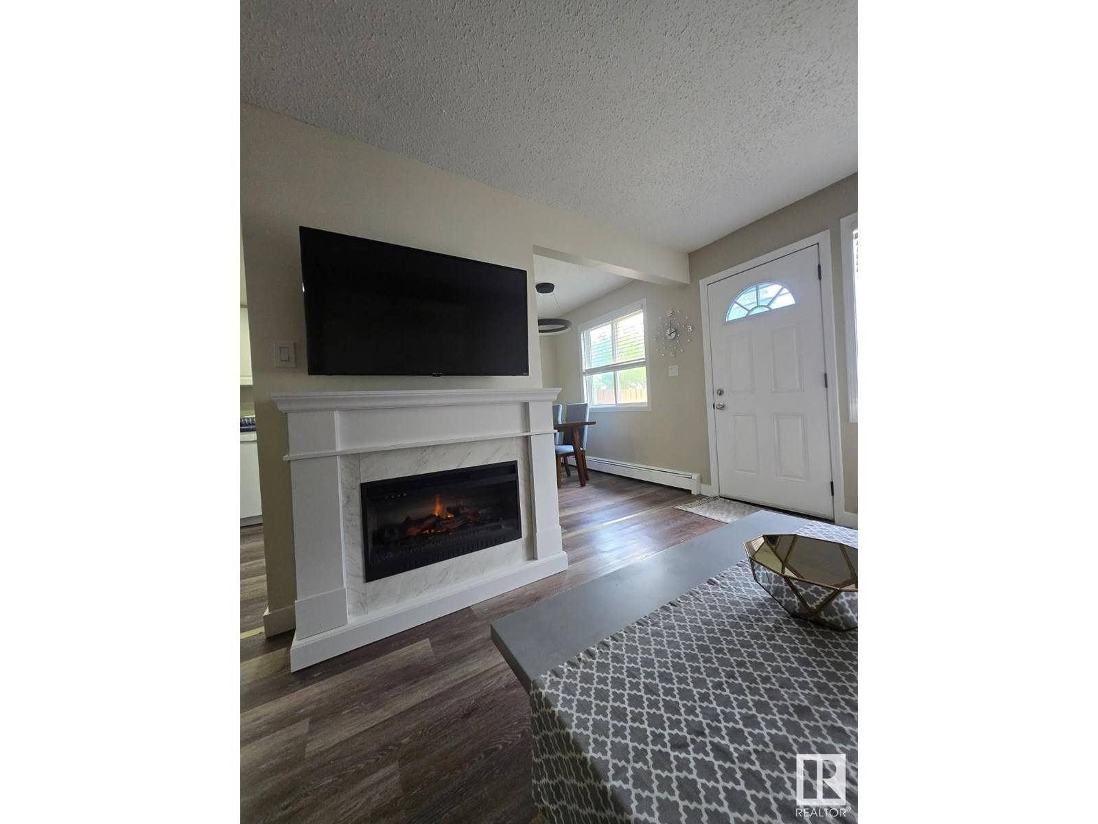 #9 18305 89 AV NW, Edmonton, AB T6T1X2