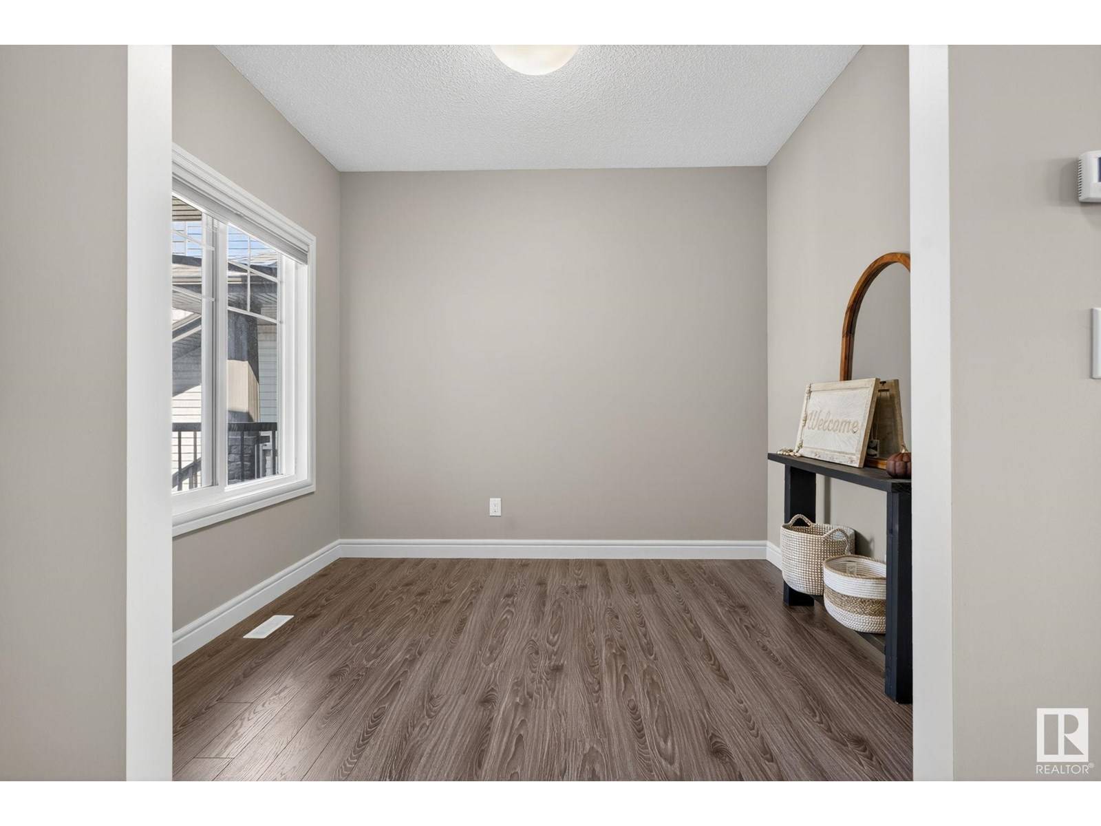 Edmonton, AB T5L0Y1,621 CY BECKER DR NW