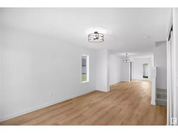 Edmonton, AB T6M3J3,19443 22 AV NW