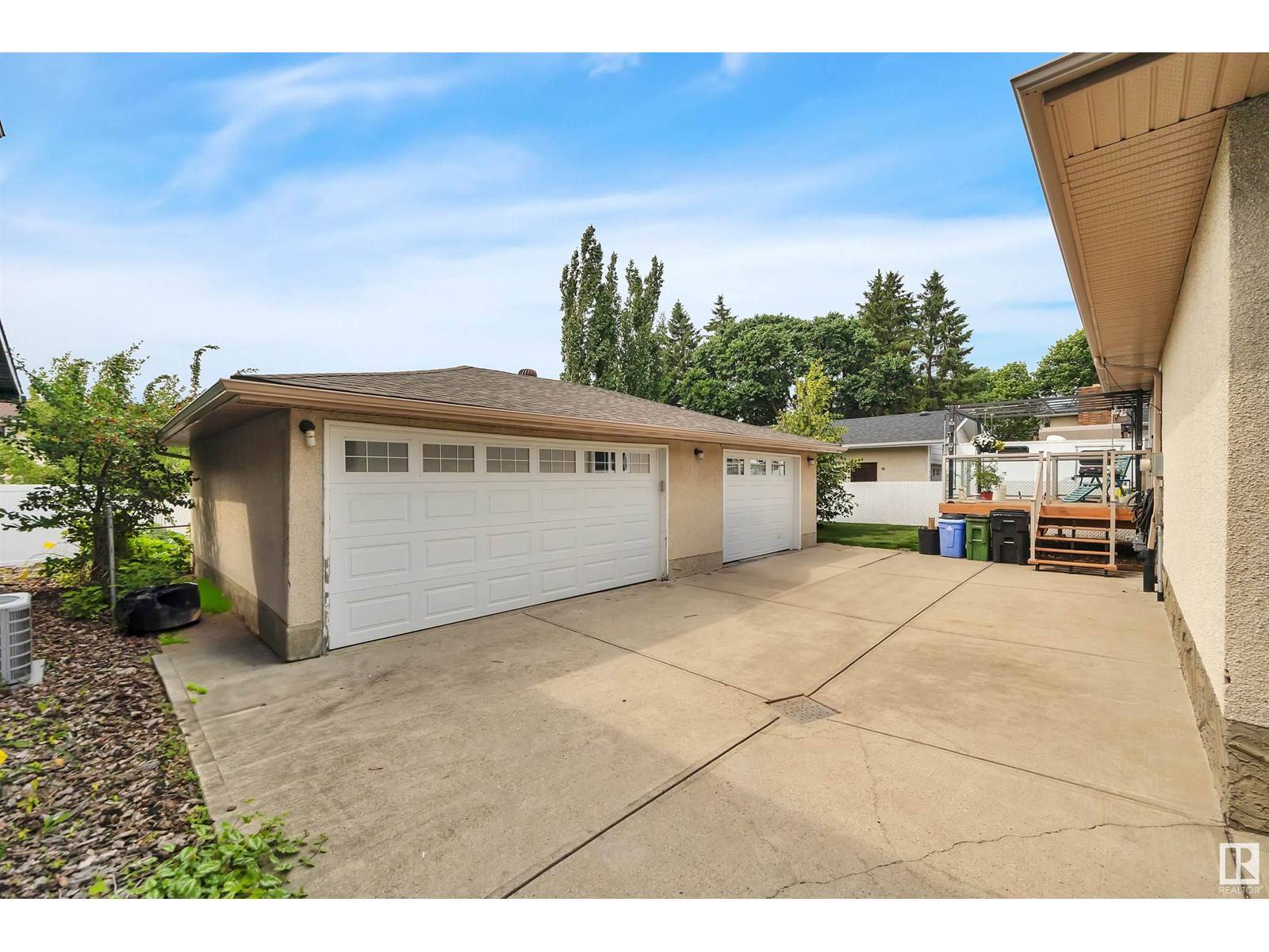 Edmonton, AB T6K0P6,743 LEE RIDGE RD NW
