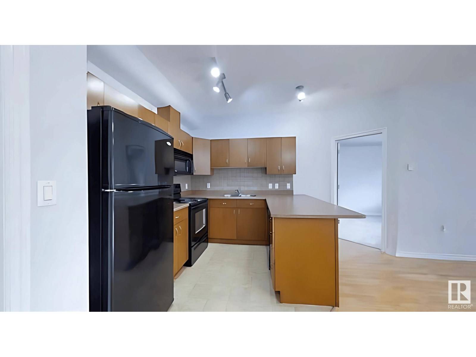 Edmonton, AB T5K1M7,#212 10235 112 ST NW